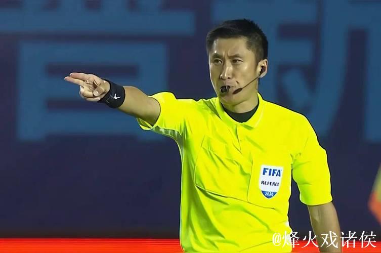 中国足球金哨马宁亮相上海高校,分享“坚守与超越” 的世界杯追梦心路历程 中国足球金哨马宁亮相上海高校,分享“坚守与超越” 的世界杯追梦心路历程