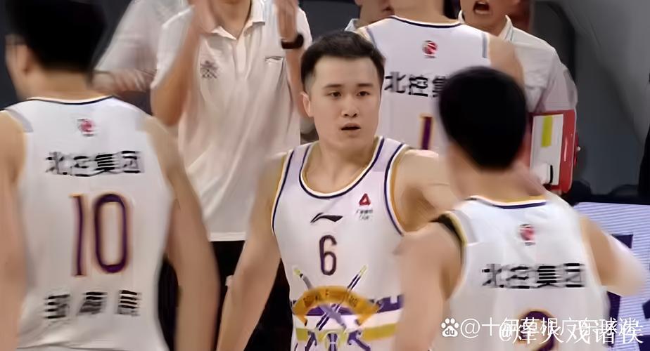 萨林杰33+20+8深圳险胜北控总分1-0 张帆14分